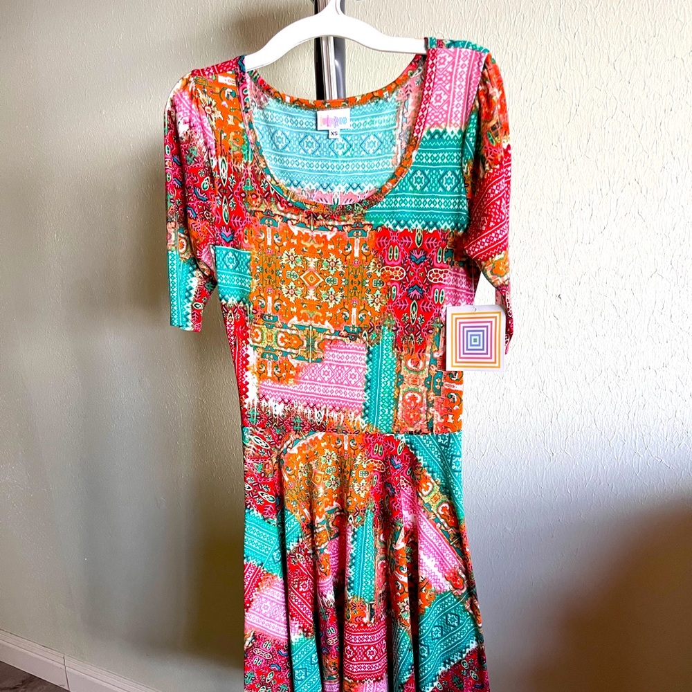 Nicole XS LuLaRoe dress vibrant pattern